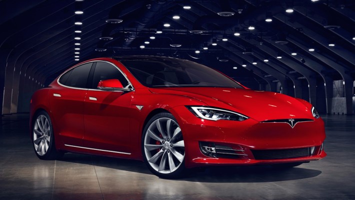 大家可以對比一下改款後的Tesla Model S 設計分別。