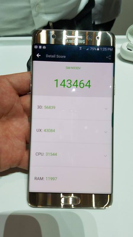 Galaxy Note 7 以antutu 跑分高達 143,464 分，屬頂級之列，亦見到Snapdragon 821的威力。