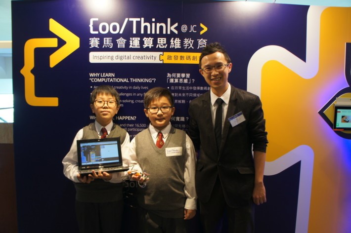慈幼學校是首批參與計劃的學校之一，李安迪老師（右）表示學習運算思維，期望可藉此訓練學生成為科技創造者。