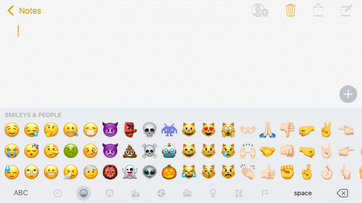 iOS 10.2 一次過加入72 個全新 Emoji，亦有傳聞會加入日本的顏文字鍵盤，令內容會有更多的變化。72 個新 emoji，包括表情、動作、運動、動物、食物、物件等。其中最注目的應該是聳肩、流口水等等，部份更有男女兩個版本。