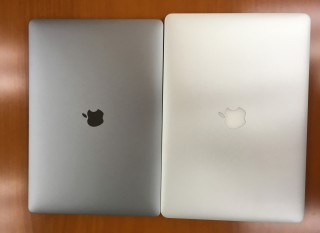 舊 15" MacBook Pro （右）和新15" MacBook Pro