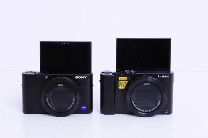 兩部相機都有翻揭式屏幕，不過 LX10 只能向上翻揭，RX100 V 則可向下翻揭 45 度。