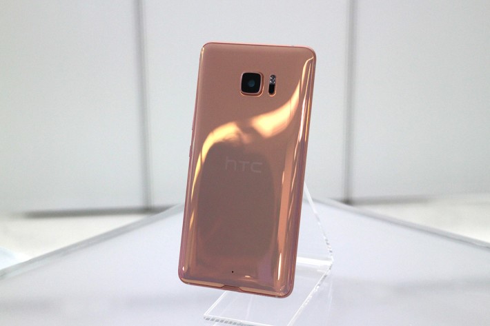 「不是 Rose Gold」，那就是 HTC 對 U Ultra 新色的其中一個 comment，大概是與一眾 Rose Gold 用色的手機要表明我不是同你同一夥。