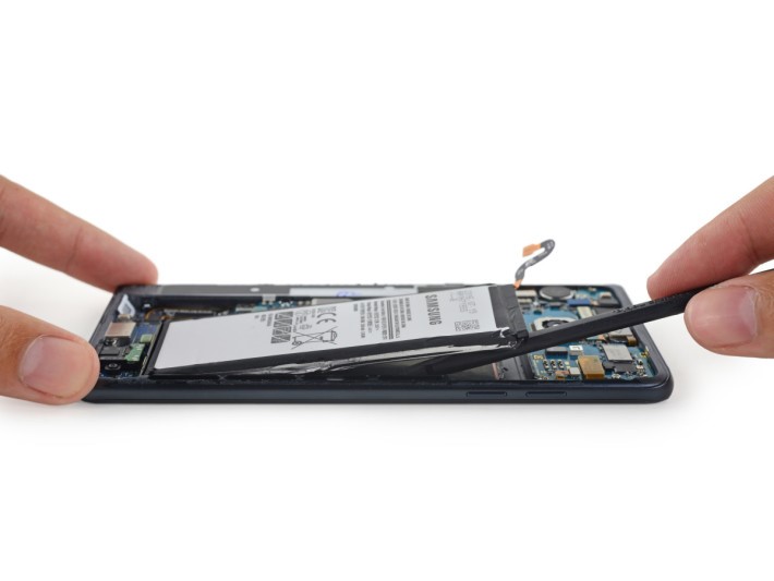 SDI 正為旗艦手機 S8 生產手機用電池。