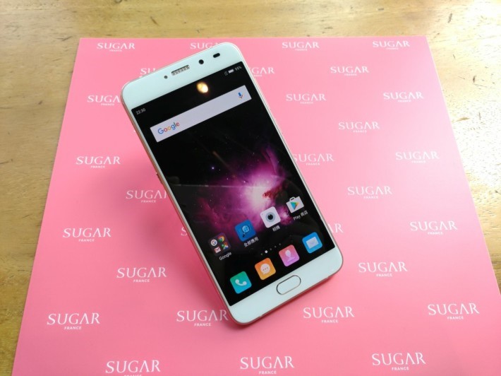 Sugar S9 機身厚度只有 6.6mm，是全球最薄的美顏錄影手機。