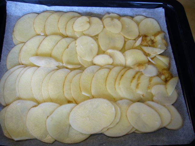 一般薯片的厚度約 1.5 毫米，每個馬鈴薯約能切出 36 塊薯片。