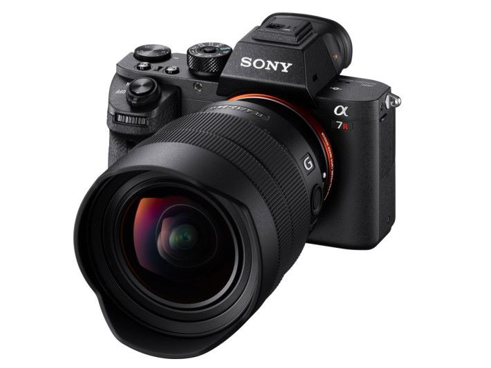 Sony FE 12-24mm F4 G 連接 全片無反的外形。