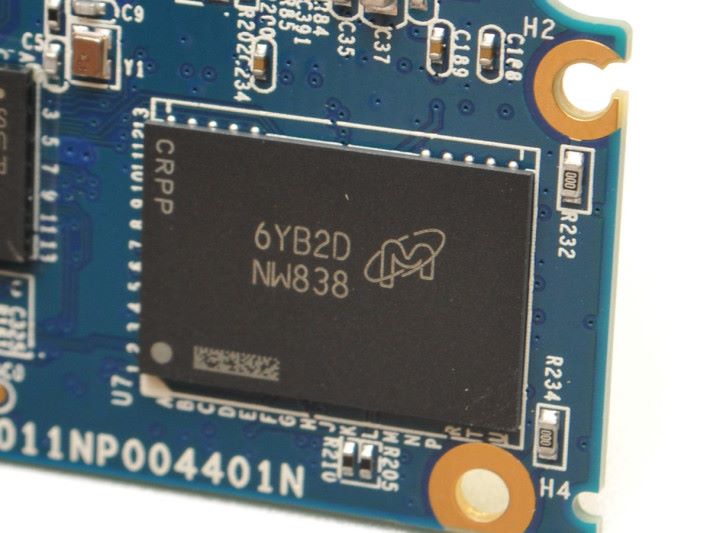 採用四顆 Micron 3D NAND Flash，以 TLC 模式工作。