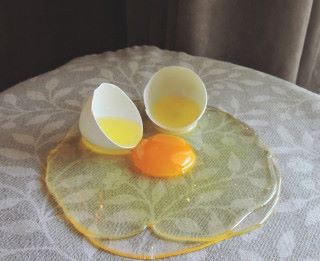 打碎了的雞蛋放在家裡比較適合。