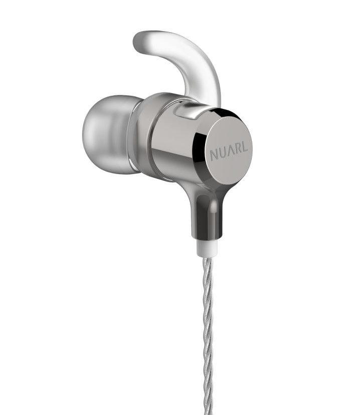 採用 HDSS 專利技術，令耳機內壓維持恆定，並抑制聲波在耳機腔體內的反響和殘響。