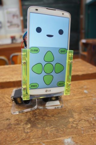 下學年會製作 MobBob，簡單來說是手機變成機械人的表情，十分可愛。