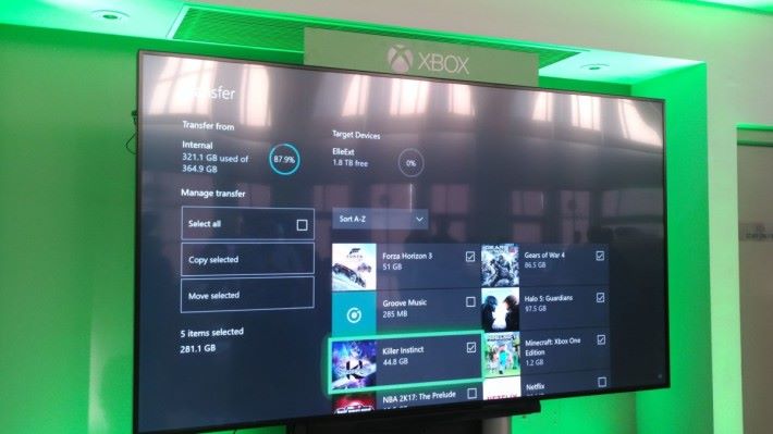 舊機用戶可透過資料轉移功能，直接把現有的 Xbox One 主機數據，輕鬆備份至外置硬碟。