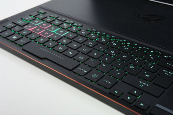 用家可自行設定 RGB Keyboard 的燈光顏色。