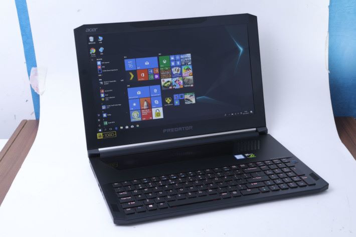 使用 Acer Predator Triton 700 Notebook 做測試。