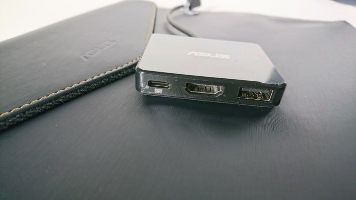 擴充 Hub 用 USB Type C 接駁電腦，另一邊有 USB Type C、USB Type A 及 HDMI Port。