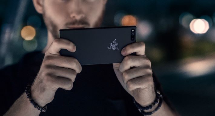 Razer Phone 將全面手機遊戲的聲畫體驗。