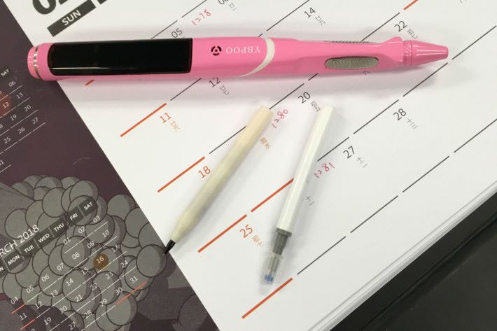 YBPOO 提供原子筆、中性筆及自動鉛筆 3 種可更換筆芯。