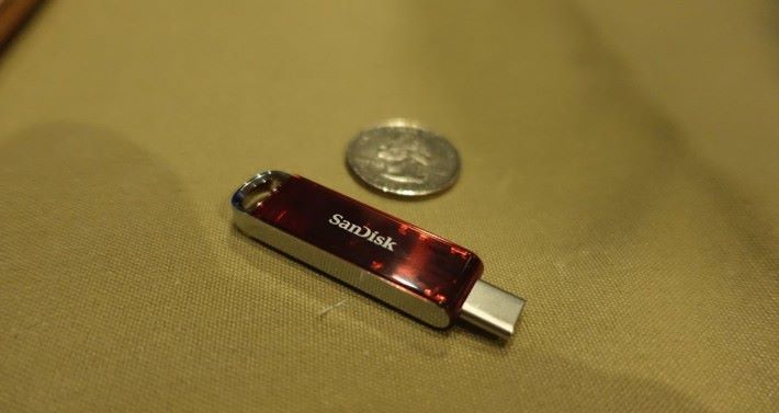 SanDisk 1TB USB Type-C 手指。Source：The Verge