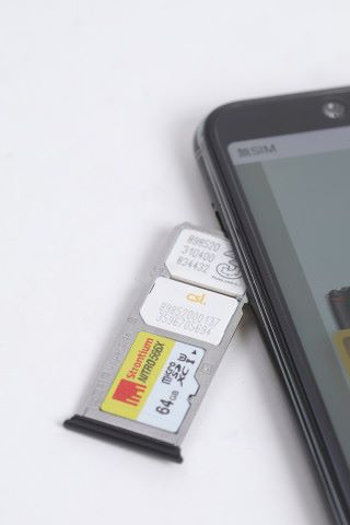 「2+1」三卡設計，在同時使用兩張 SIM 卡的同時，亦可加入 microSD 加大儲存空間。