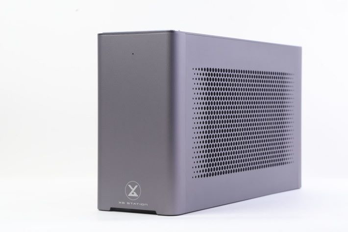 XG Station Pro 外型有如一台桌面電腦。