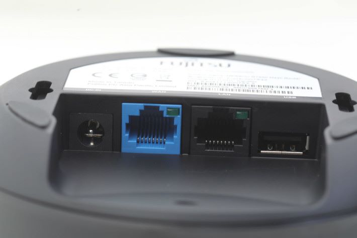每個 Node 均配備 1 個 Gigabit WAN / LAN、1 個 Gigabit LAN、1 個 USB 2.0 和電源頭。