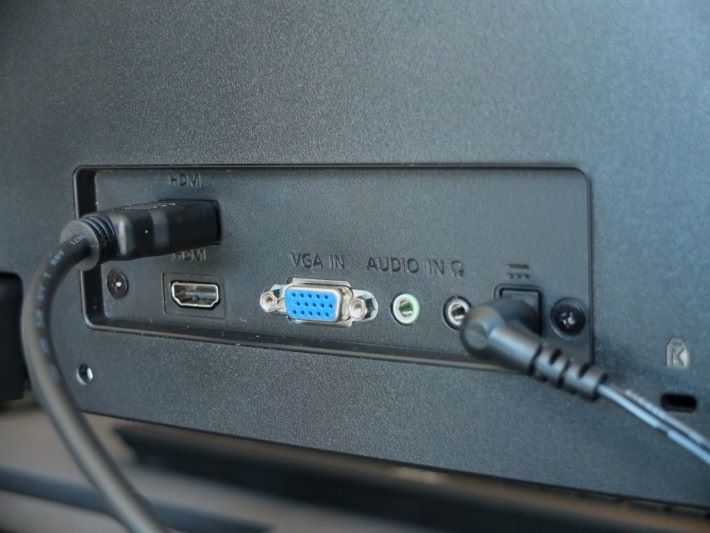 HDMI、Display Port 及 VGA 端子齊備，無論接駁電腦、機頂盒或遊戲主機都絕無問題。