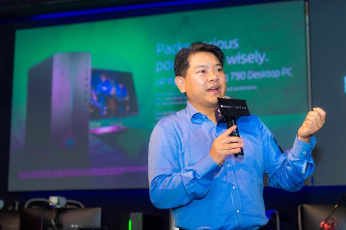 HP 香港消費產品業務總監黃浩章在台上介紹新系列。
