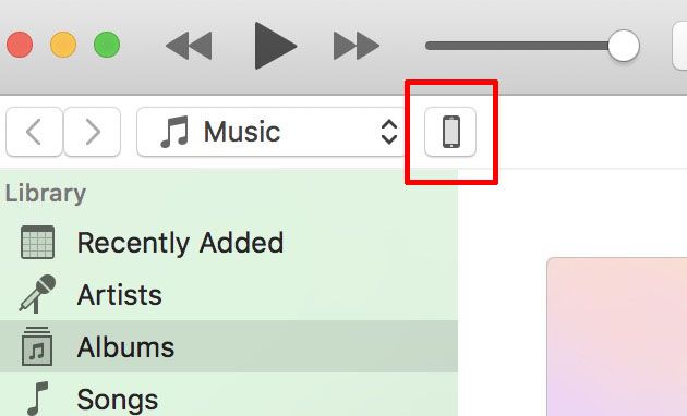 1. 將 iPhone 以 Lightning 線連到電腦，開啟 iTunes ，並在上面的工具列選取手機圖示；