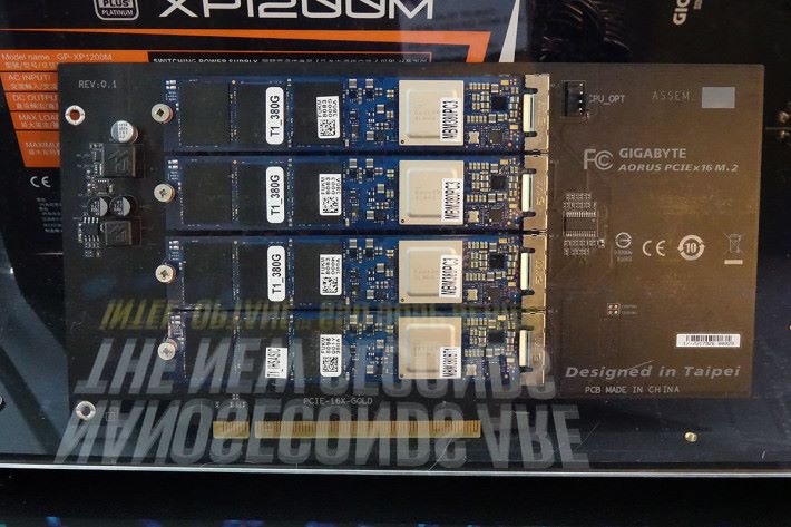 Gigabyte AORUS PCIE x16 M.2卡 目前還在 REV:0.1 版本，正式版會有更多功能。