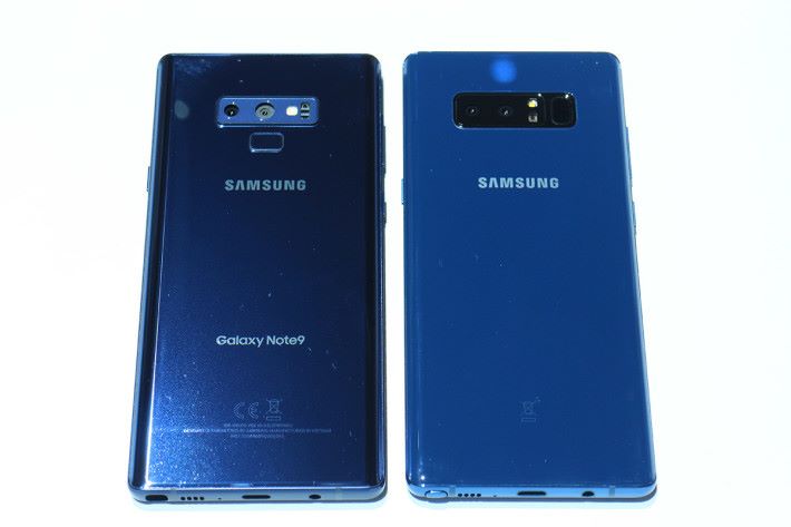 兩者最大分別是 Galaxy Note 9 使用拍紋時不再誤觸雙鏡頭位置了。