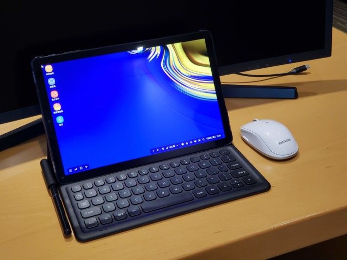 具備DeX電腦工作介面，配合鍵盤保護套即可變身成「類Notebook」裝置。