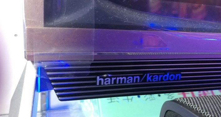 Konka LED55R1 採用Harman Kardon打造喇叭。