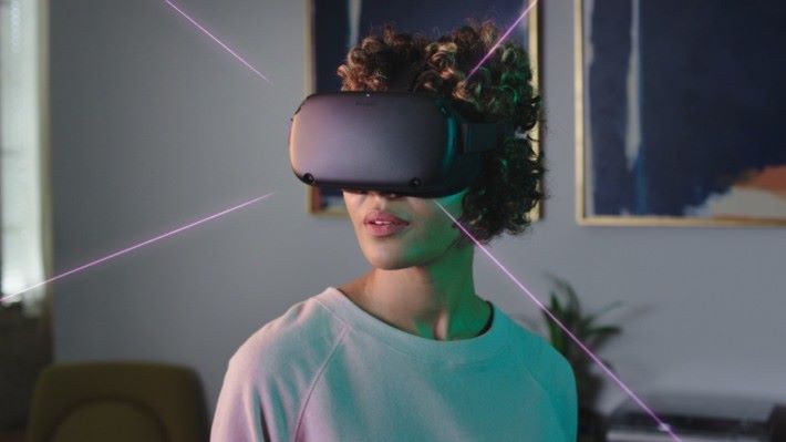 在頭罩四角的 Oculus Insight 鏡頭可感測周圍空間和玩家動作。