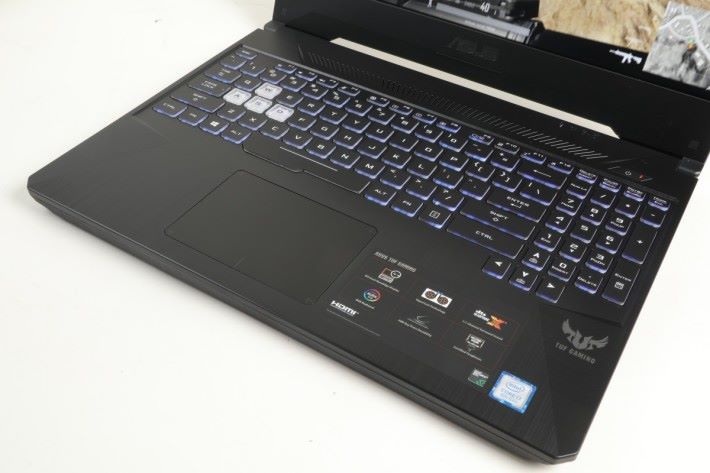 鍵盤使用獨家的 Overstroke 技術，給玩家更明確、更快速的鍵盤手感。