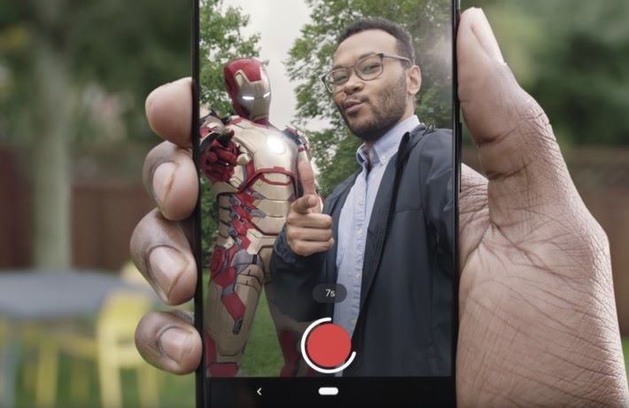 Google 與 Marvel 合作，將 Marvel 英雄帶到 Playground 裡，讓用戶可以與超級英雄合照。