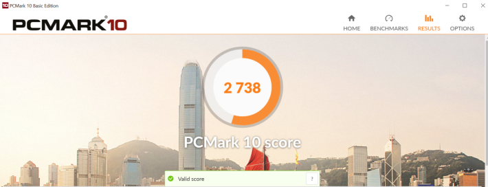 PCMark 10 獲 2,738 分，成績中上，一般商務工作都夠用。