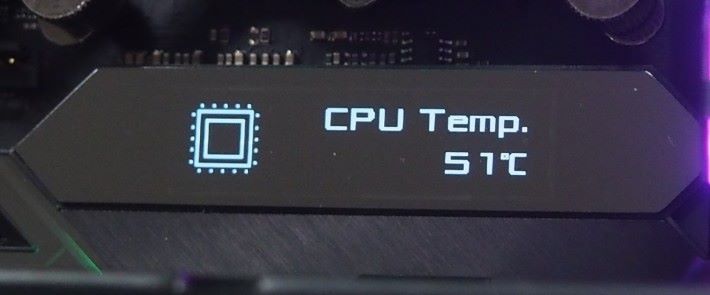 預設 LiveDash OLED 會實時顯示 CPU 工作溫度。