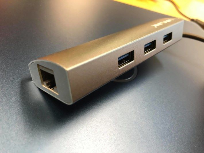 備有 3 組 USB 3.1 及 1 組 Lan Port