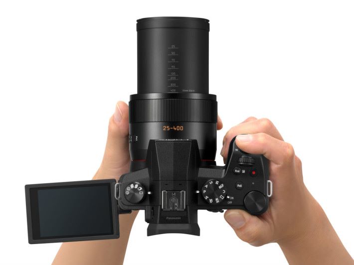 FZ1000 II 配備 25-400mm 等效焦距鏡頭。