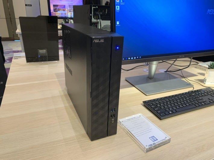 E500 G5 SFF 小巧型工作站，闊度僅為 9.6cm，支援 Intel i3/5/7 或 Xeon E-2100 系列 CPU，獲得 Adobe 及 Autodesk 多款設計軟件的 ISV 認證。
