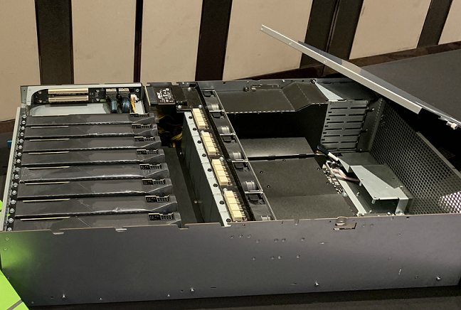 ESC8000 G4 ， 4U 密集式 GPU Server ，可裝 8 張 Tesla / Quadro 顯示卡。