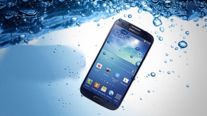 Samsung Galaxy 7 已經是100% 防水作賣點，更把手機長時間浸水作宣傳