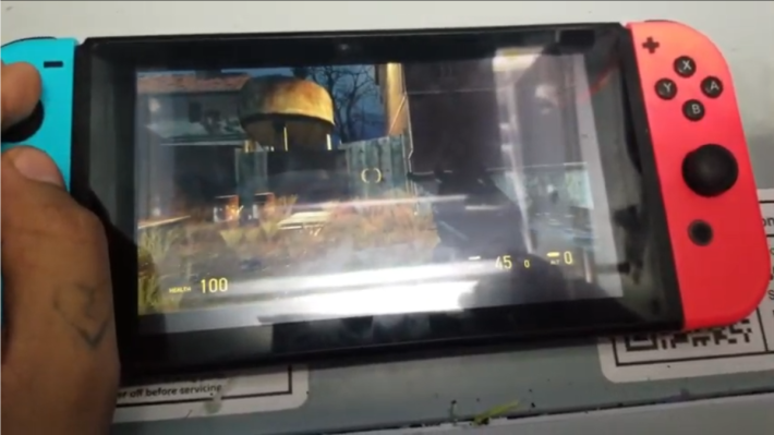 另一條影片示範以 Switch 來玩《 Half Life 2 》，可見畫面流暢。