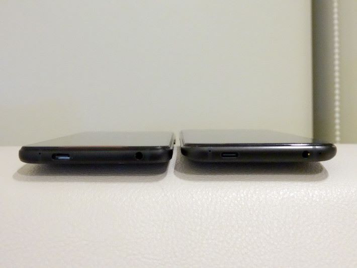 厚度：兩代的厚度相差不到 1mm，ROG Phone II 實際只厚一丁點。