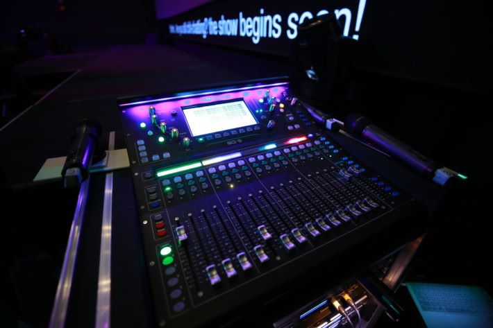 K11 Art House_Whitebox備有專業舞台音響及LED即時字幕顯示設備