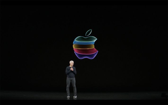 今年將個 Apple Logo 搞到咁科幻又似舊日蘋果，會唔會俾到啲幻想大家。