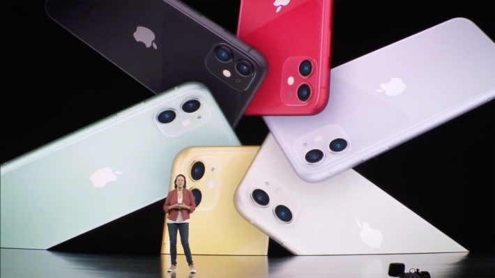 iPhone 11 一共有六個顏色選擇：黑、白、綠、黃、紫及 Product RED。