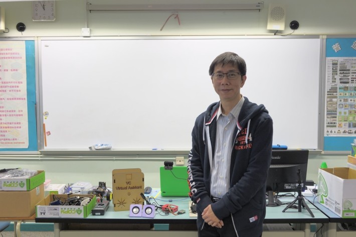 燕京書院STEM主任李家明分享校內STEM相關的計劃。