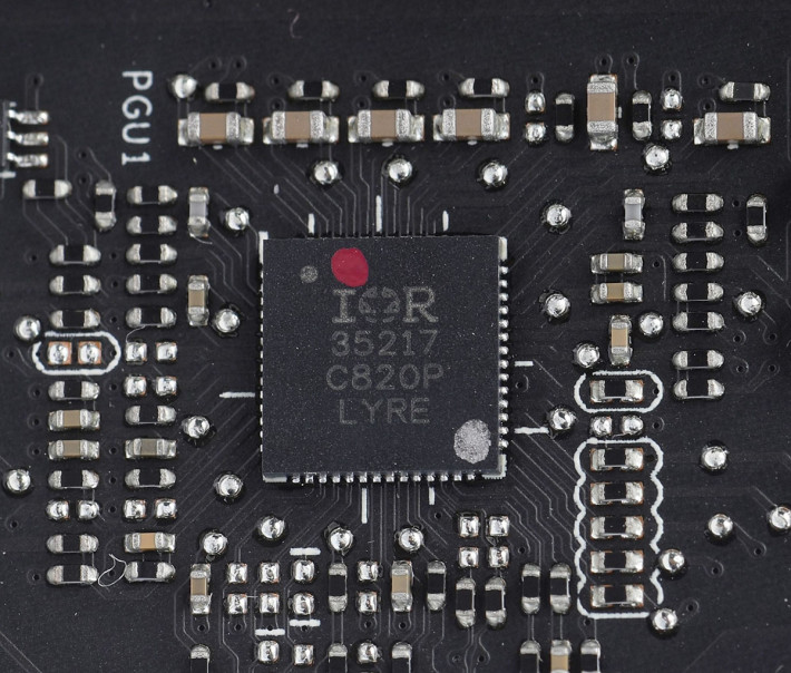 PWM 晶片採用名牌 IR35217。