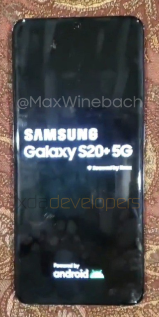 開機即見 Galaxy S20+ 5G 字樣。